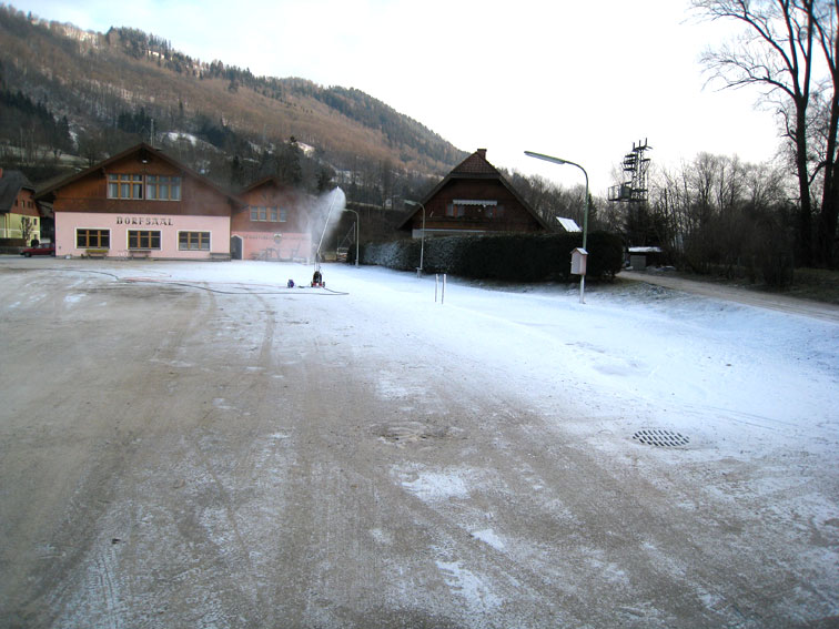 Eisbahn-Beschneiung in Pruggern mit einer BigFoot